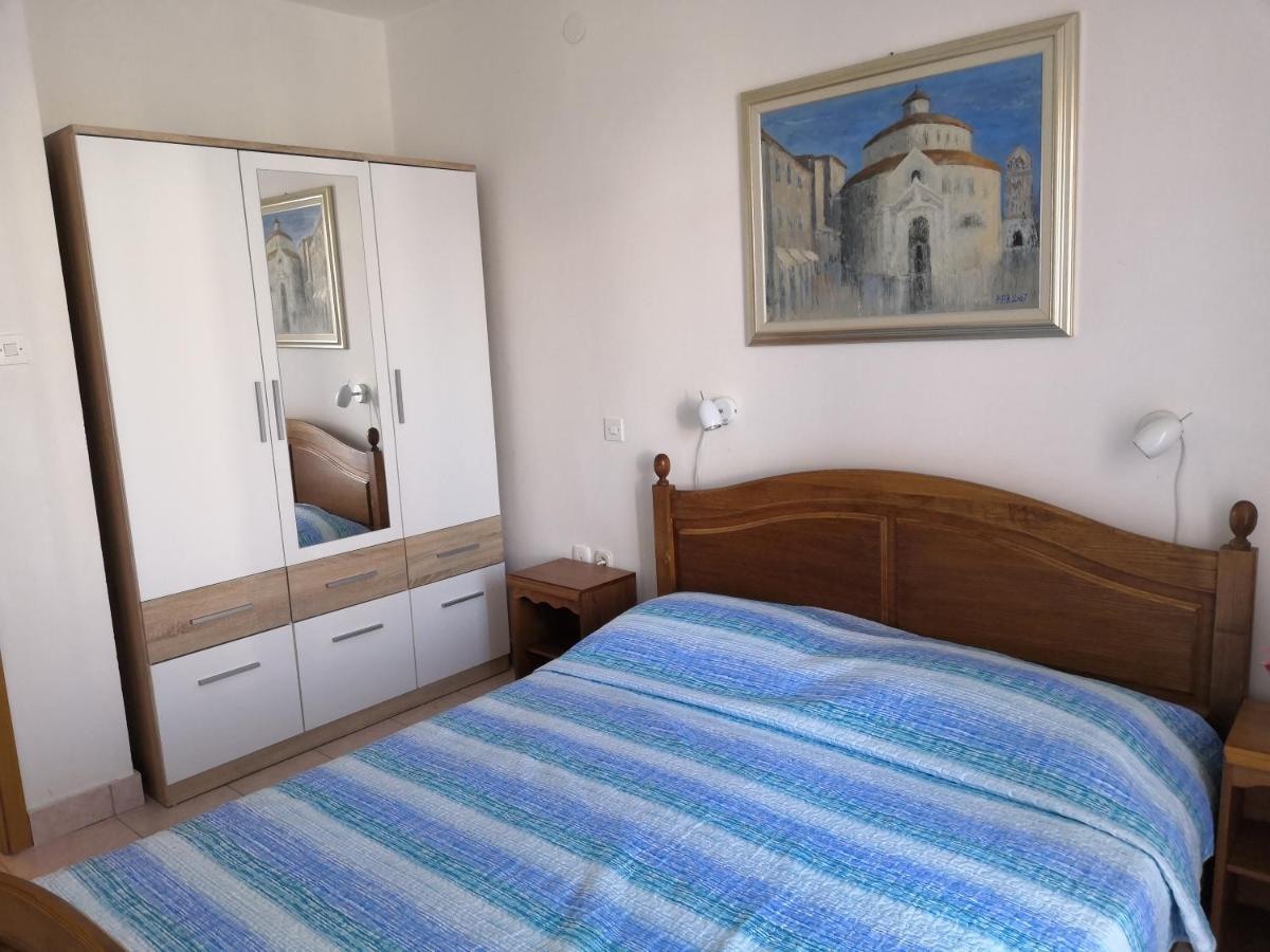 Laura And Nevio Apartments And Rooms Cres Bagian luar foto
