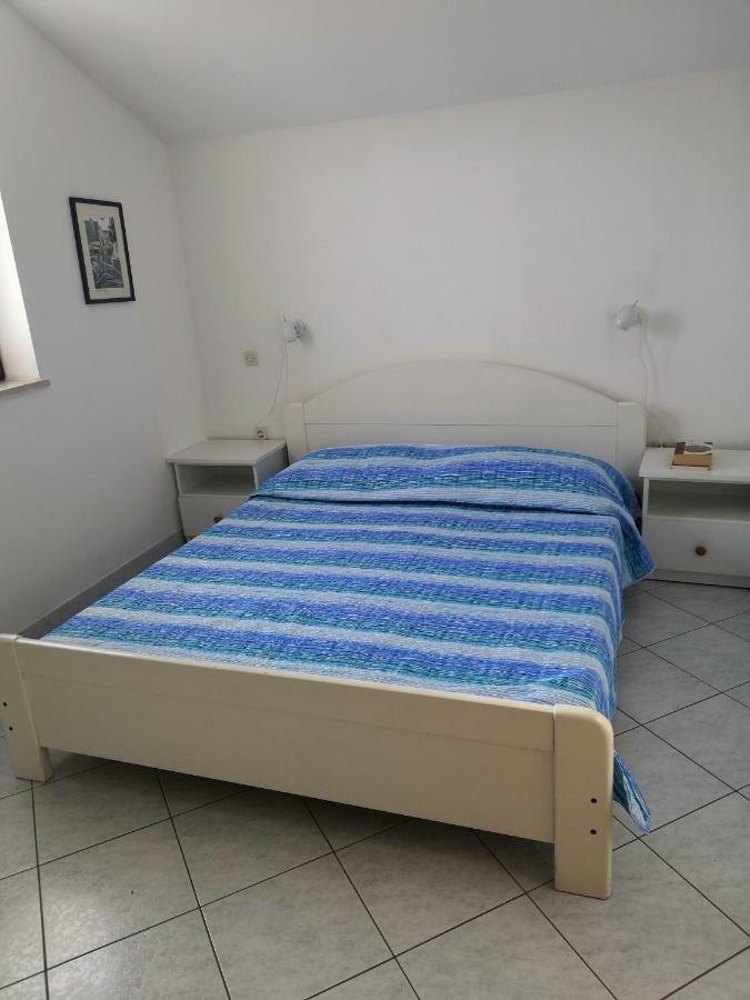 Laura And Nevio Apartments And Rooms Cres Bagian luar foto