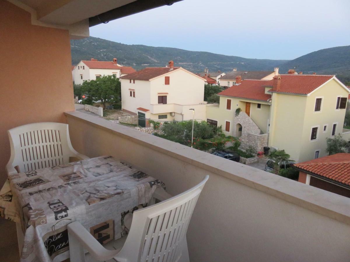 Laura And Nevio Apartments And Rooms Cres Bagian luar foto